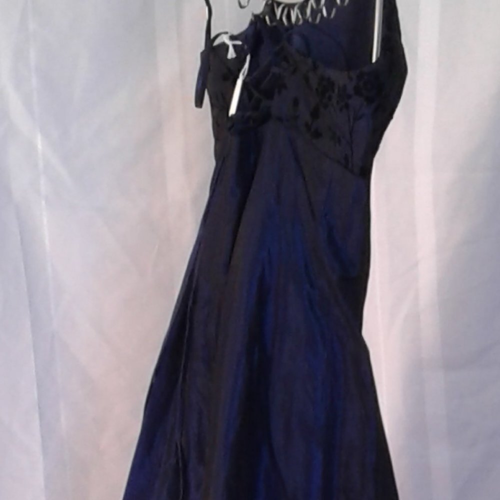 PROM/GRAD DRESS - Picture 7 of 11